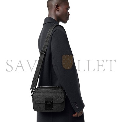 LOUIS VUITTON S LOCK MESSENGER M58489 (22*18*8cm)